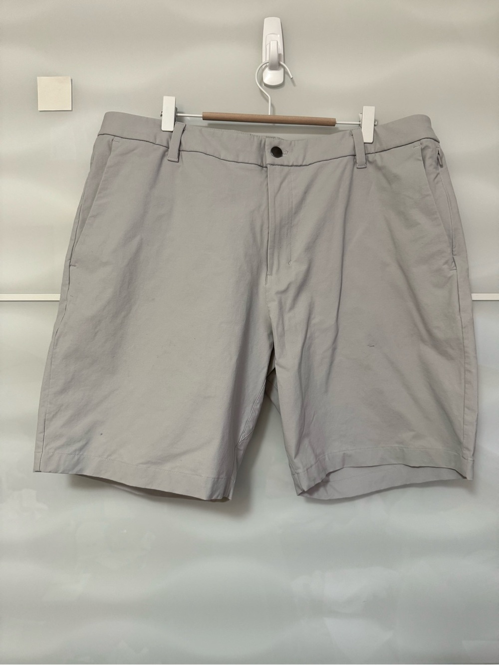 Lululemon men’s shorts 38 waist 9” inseam light grey L xl